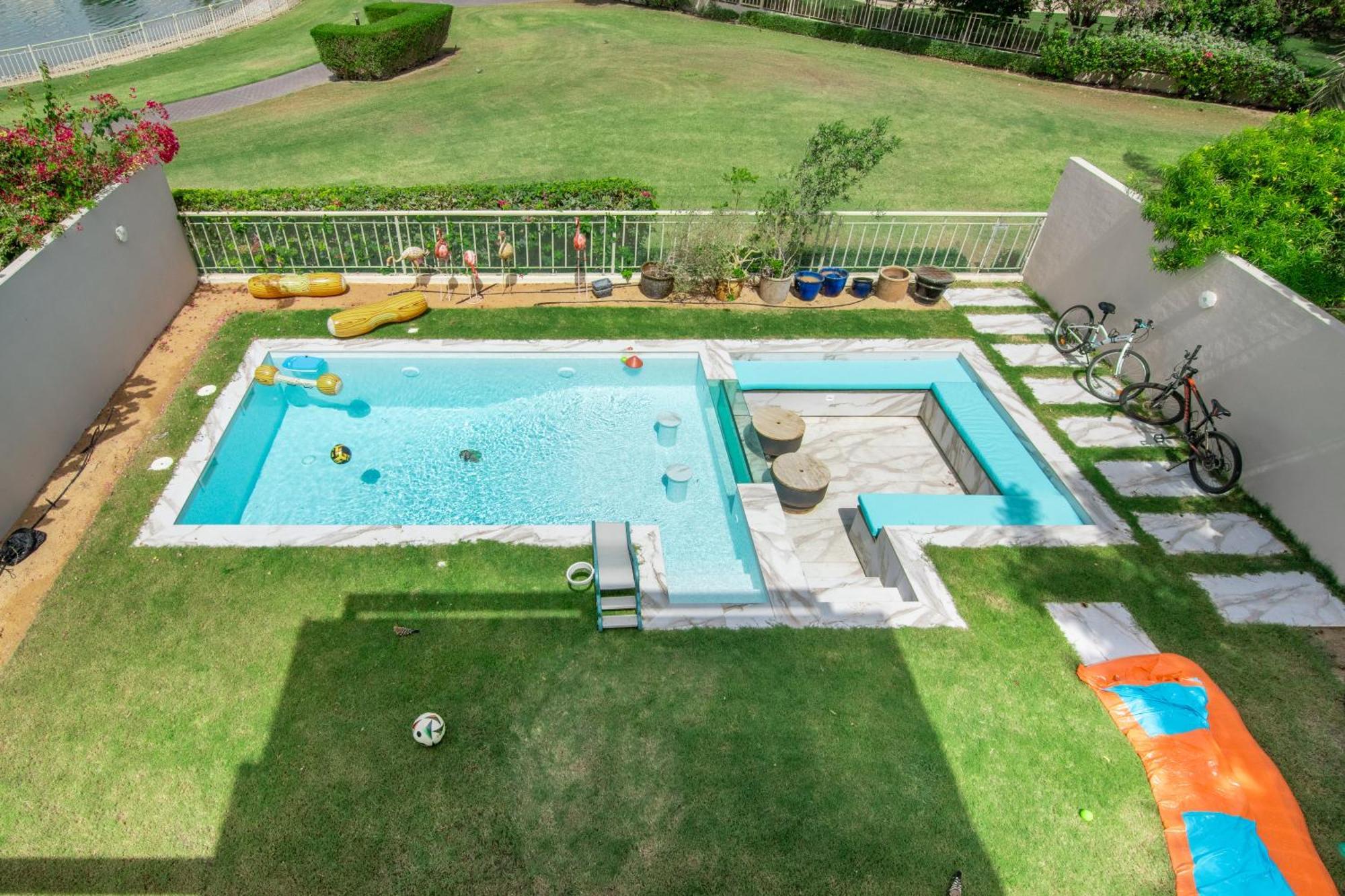 Elegant Lakeside With A Private Pool Villa Dubai