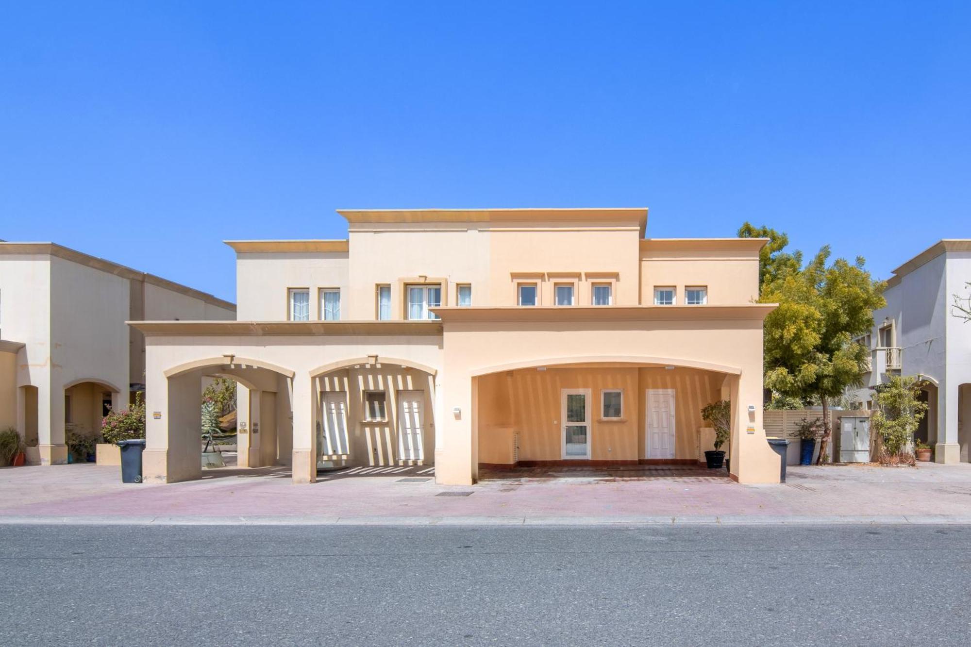 Villa Elegant Lakeside With A Private Pool *