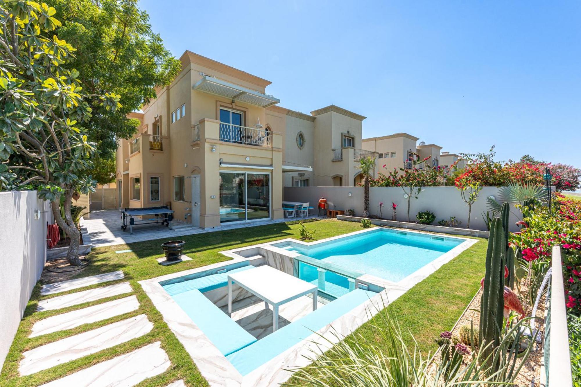 Elegant Lakeside With A Private Pool Villa *