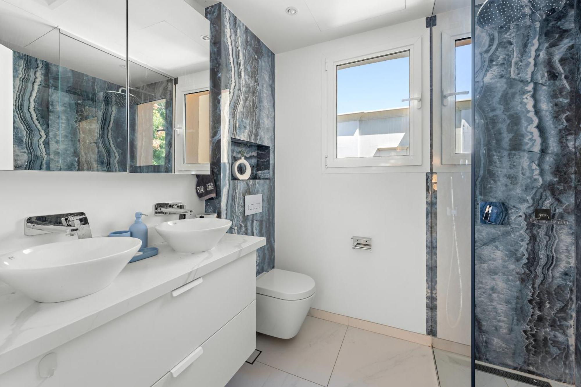 Villa Elegant Lakeside With A Private Pool Dubai