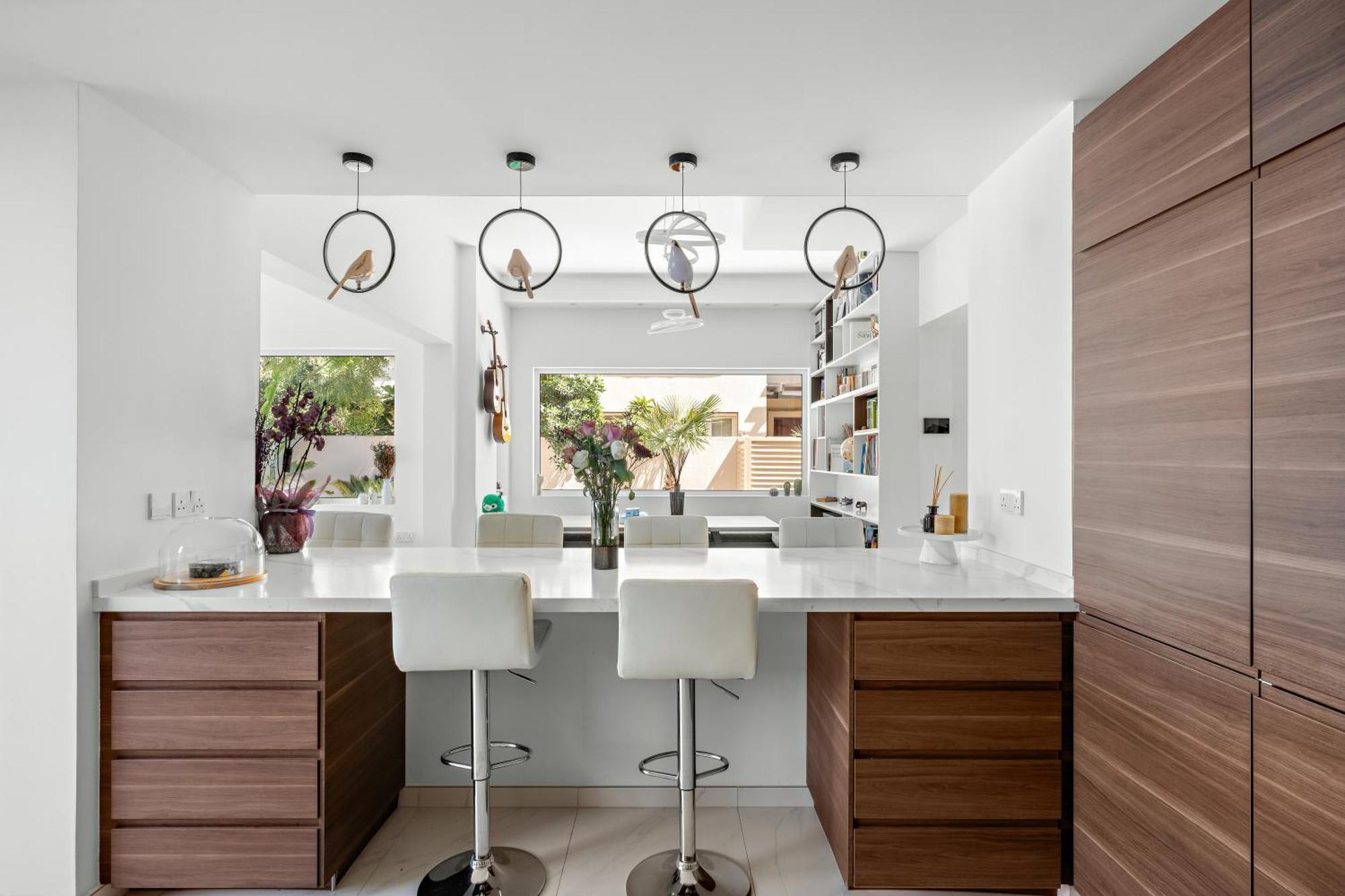 Elegant Lakeside With A Private Pool Dubai